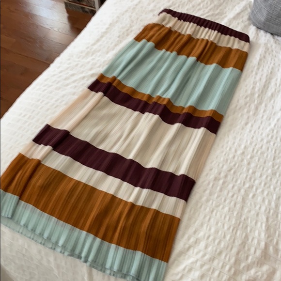 Zara midi length accordion skirt - Picture 5 of 6